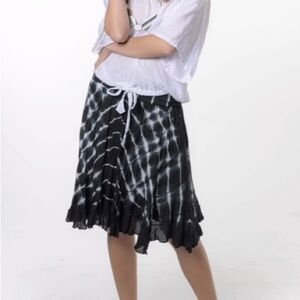 Cienna tie dye Knee length skirt blue white size large